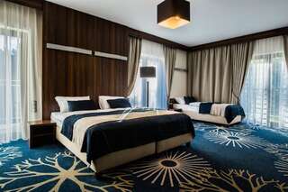 Курортные отели Kasor Resort & Spa Стрыкув Трехместный номер Делюкс-2